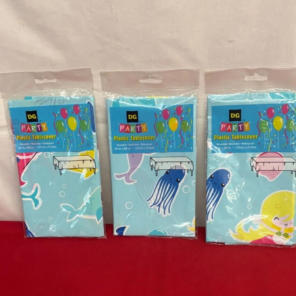Lot of 5 Plastic Tablecovers - 2 blue - 3 Magical Mermaids
